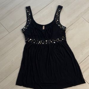 Tank with metallic accents.size Lg
